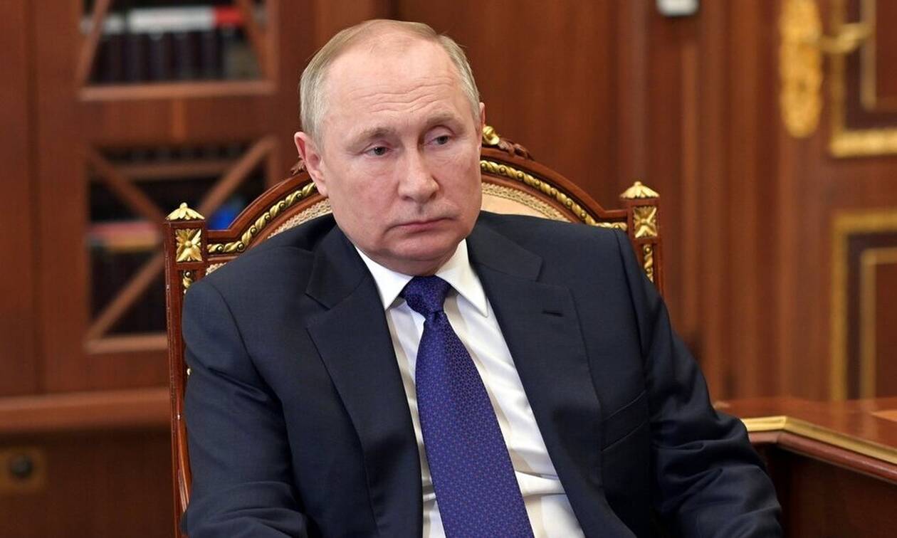 Ο Πούτιν υπέγραψε διάταγμα απαγόρευσης εξόδου από τη Ρωσία σε Ρώσους με πάνω από 10.000 δολάρια
