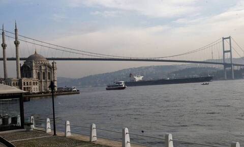 Ο Τσαβούσογλου αποκάλυψε τα τουρκικά «παιχνίδια» με τα στενά του Βοσπόρου - Σε «δύο βάρκες» η Άγκυρα