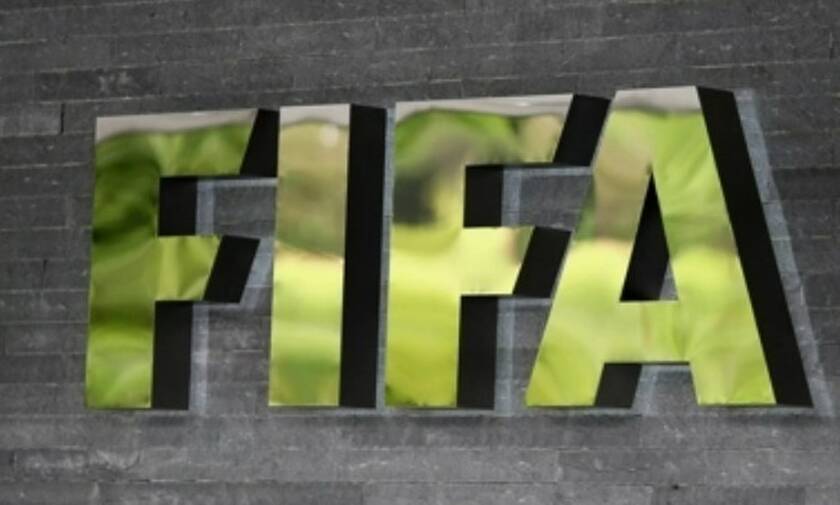 Η FIFA ανοίγει «ειδικό παράθυρο» για παίκτες-προπονητές που έχουν εγκλωβιστεί σε Ρωσία και Ουκρανία