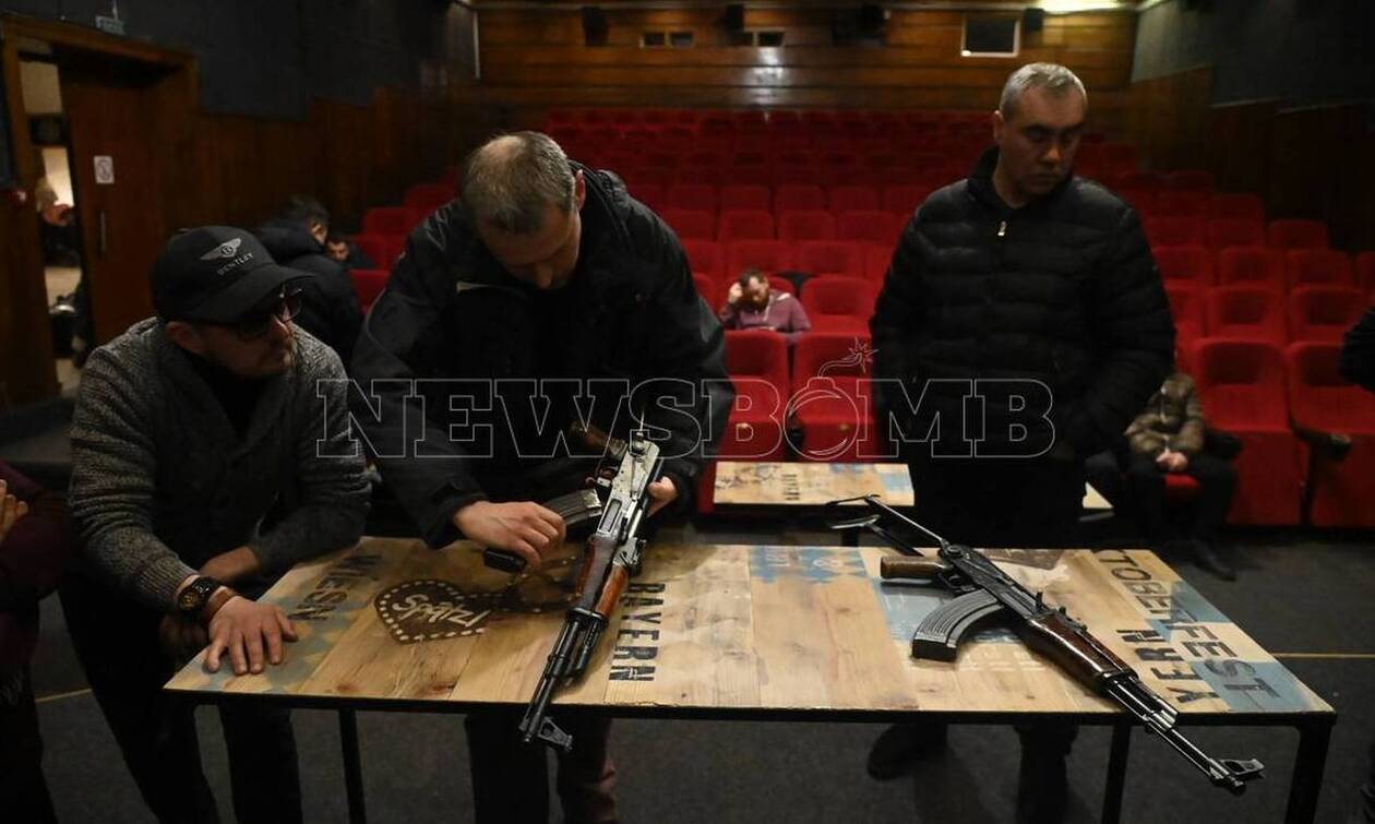 Πόλεμος Ουκρανία – Ρεπορτάζ Newsbomb.gr: Έτσι εκπαιδεύονται οι Ουκρανοί στα καλάσνικοφ (pics-vid)