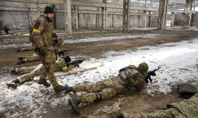 Πόλεμος στην Ουκρανία: Αποφασισμένο για μάχη μέχρις εσχάτων το Κίεβο - «Να αντέξουμε 7 μέρες»