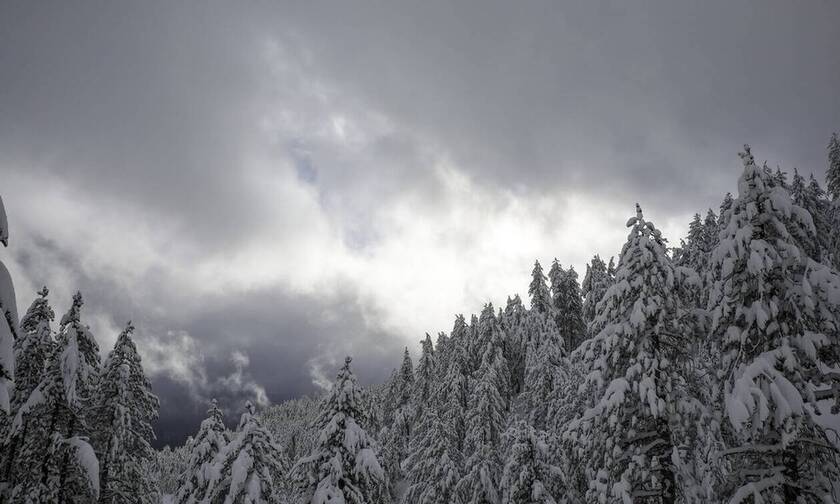 Καιρός meteo: Καταιγίδες και χιονοπτώσεις στα πεδινά την Πέμπτη – Πέφτει και άλλο η θερμοκρασία