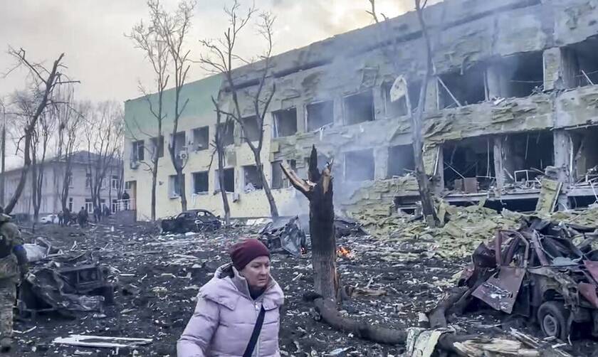 Μαριούπολη: Συγκλονιστικές εικόνες από τον βομβαρδισμό του νοσοκομείου - Φόβοι για εγκλωβισμένους