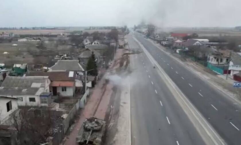 Συγκλονιστικό video: Η στιγμή που ο ρωσικός στρατός πέφτει σε ενέδρα Ουκρανών