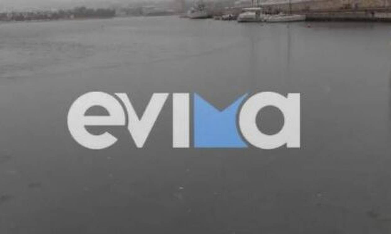 Κακοκαιρία «Φίλιππος» - Εύβοια: Πάγωσε η θάλασσα στο λιμάνι του Καράβου (εικόνα)
