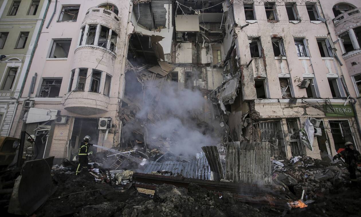 Πόλεμος στην Ουκρανία: Αλλεπάλληλα χτυπήματα στο Κίεβο, πύραυλοι στο Χάρκοβο - Συγκλονιστικά βίντεο