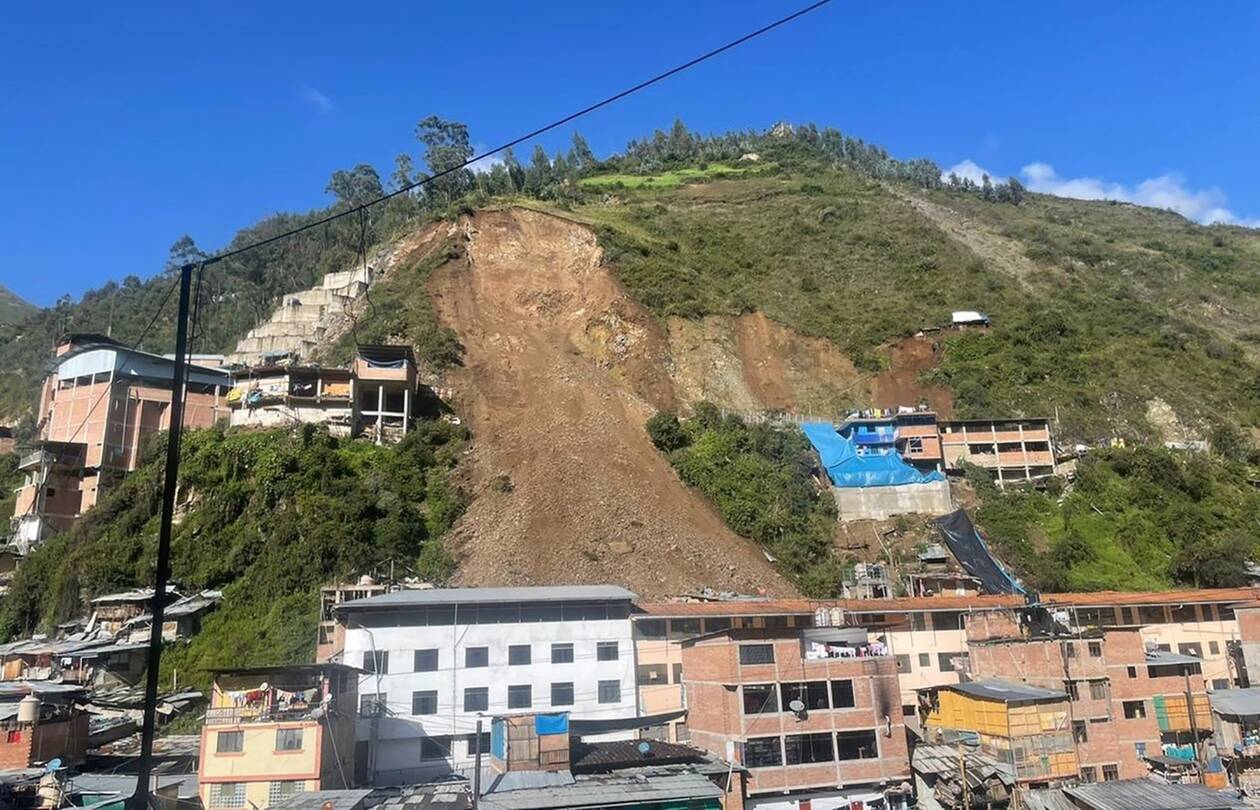 Συγκλονιστικό βίντεο: Κατολίσθηση «κατάπιε» σπίτια στο Περού - 15 αγνοούμενοι