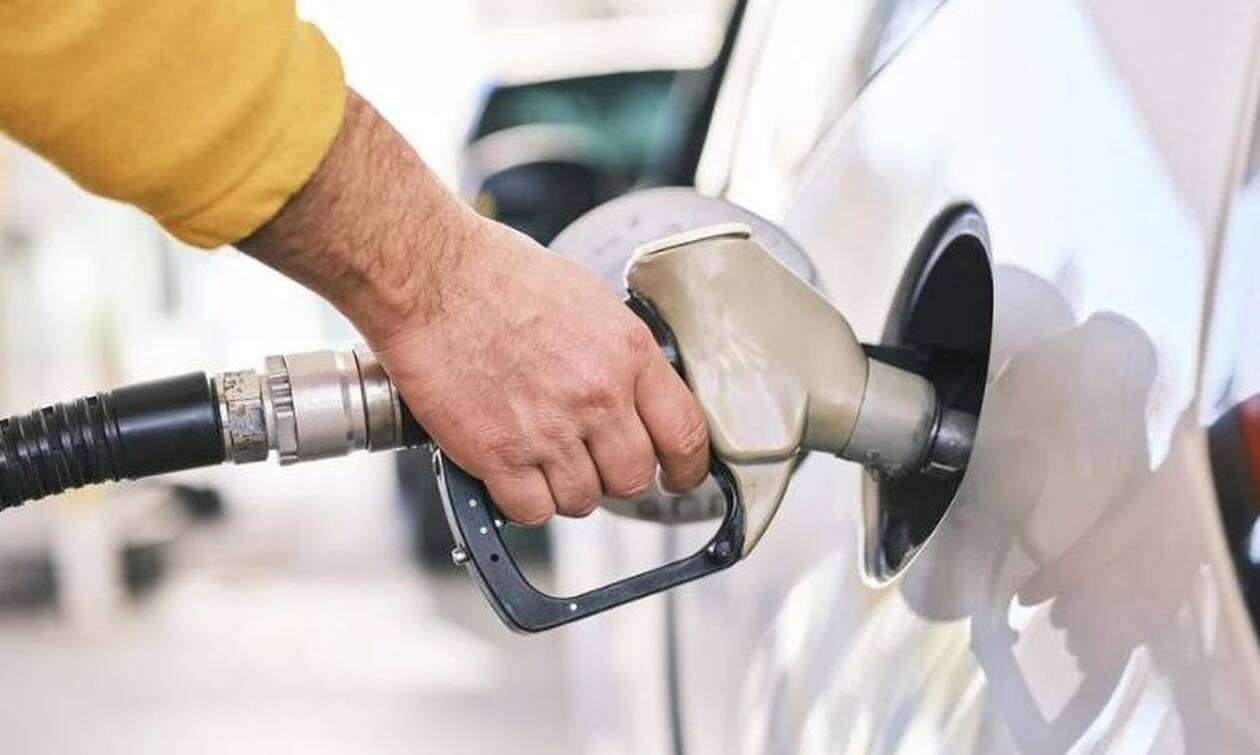Επιδότηση καυσίμων: Πώς θα πάρετε την προπληρωμένη κάρτα - Τα ποσά για βενζίνη και πετρέλαιο