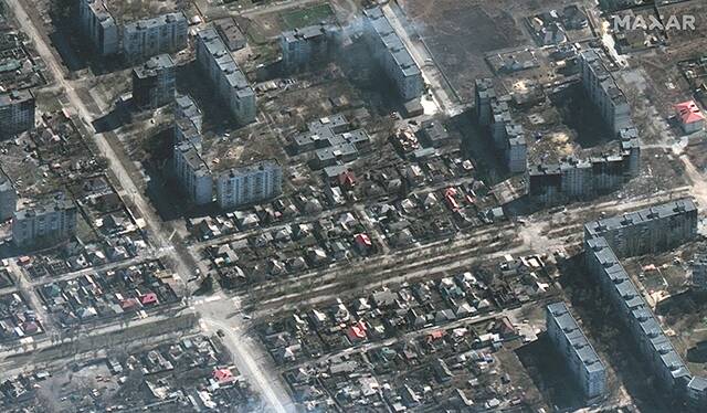 Εικόνες απόλυτης καταστροφής στη Μαριούπολη