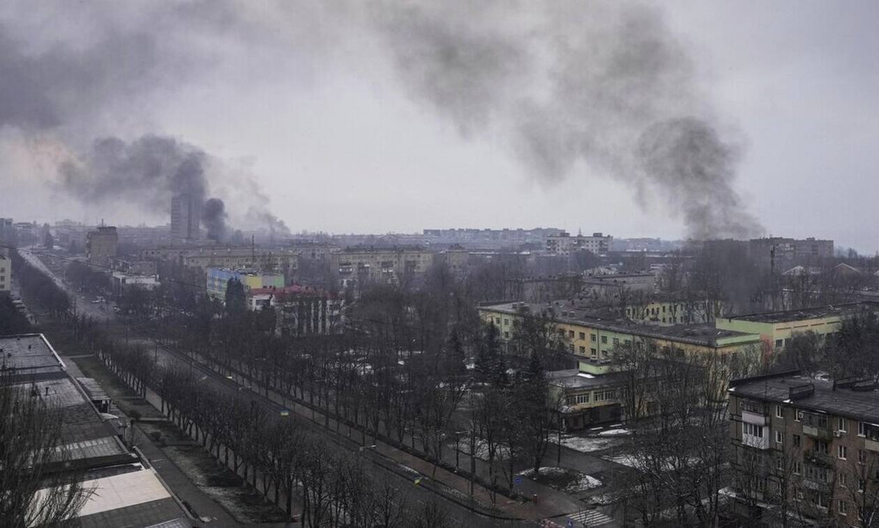 Ουκρανία: Οι ρωσικές επιθέσεις κάνουν «στάχτη» τη Μαριούπολη - Η Δύση σχεδιάζει νέες κυρώσεις