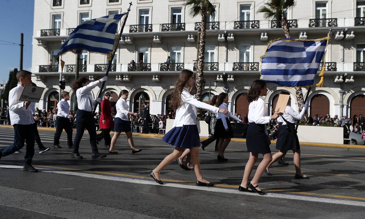 Κίνηση τώρα: Κλειστό το κέντρο της Αθήνας λόγω παρέλασης - Ποιους δρόμους να αποφύγετε