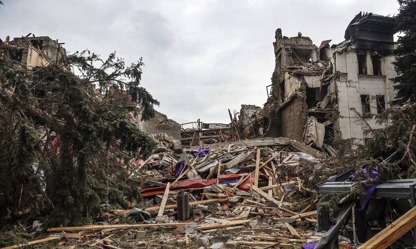 Εικόνες απόλυτης καταστροφής στη Μαριούπολη