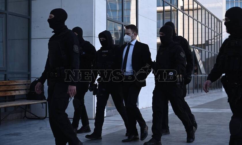 Γλυκά Νερά: Διεκόπη η δίκη για τις 12 Απριλίου - Ατάραχος ο Μπάμπης Αναγνωστόπουλος
