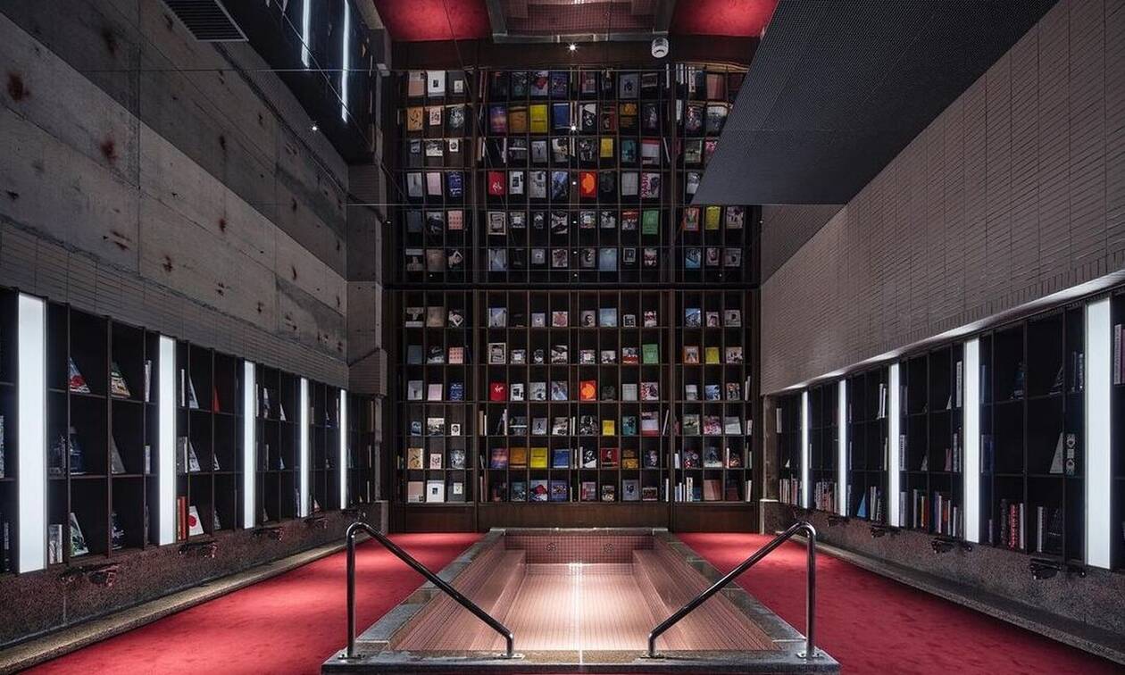 Ενσωμάτωσαν βιβλιοπωλείο στο εσωτερικό ξενοδοχείου στην Ιαπωνία