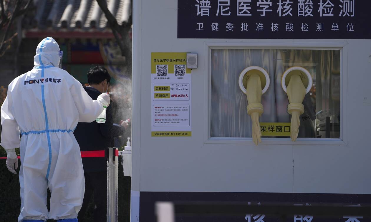 Σανγκάη: Mετά το σάλο και τις κραυγές στα παράθυρα χαλαρώνει το lockdown