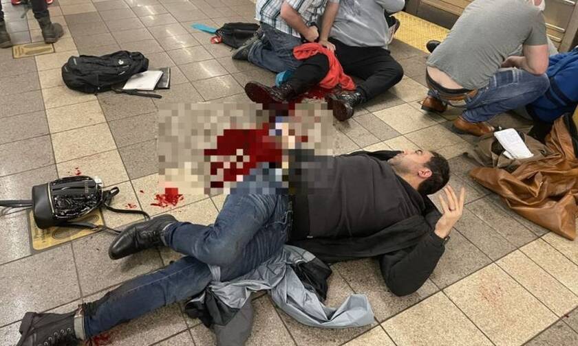 Νέα Υόρκη: Συγκλονιστικά βίντεο από την επίθεση στο μετρό - Τουλάχιστον 13 τραυματίες
