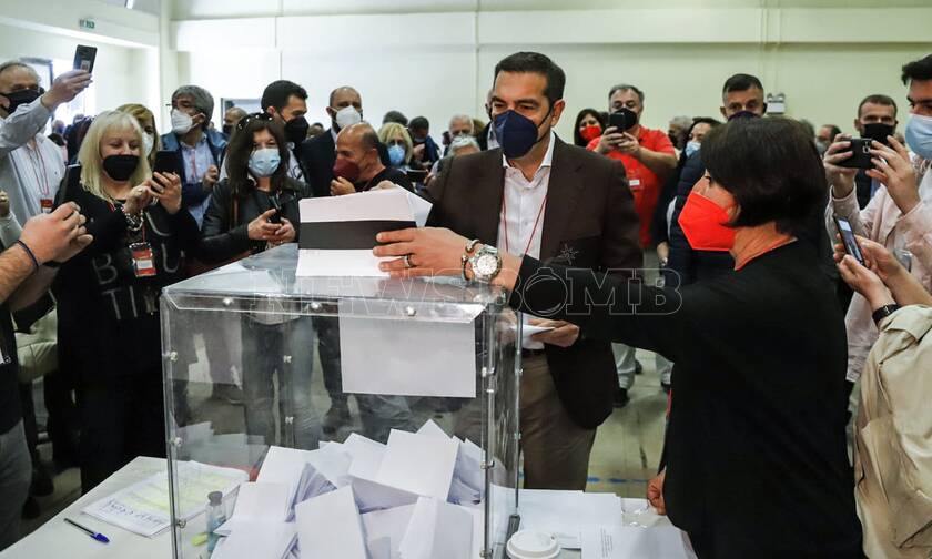 Συνέδριο ΣΥΡΙΖΑ: Ψήφισε ο Αλέξης Τσίπρας