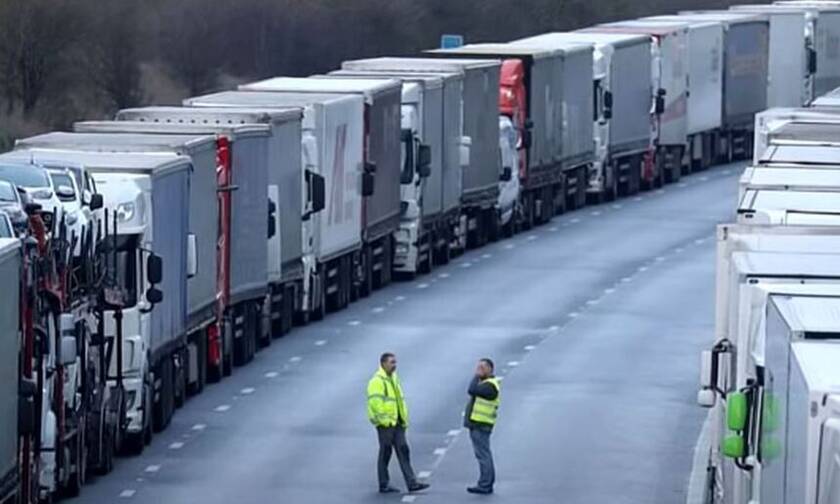 Ουρές χιλιομέτρων με φορτηγά στα σύνορα Πολωνίας-Λευκορωσίας