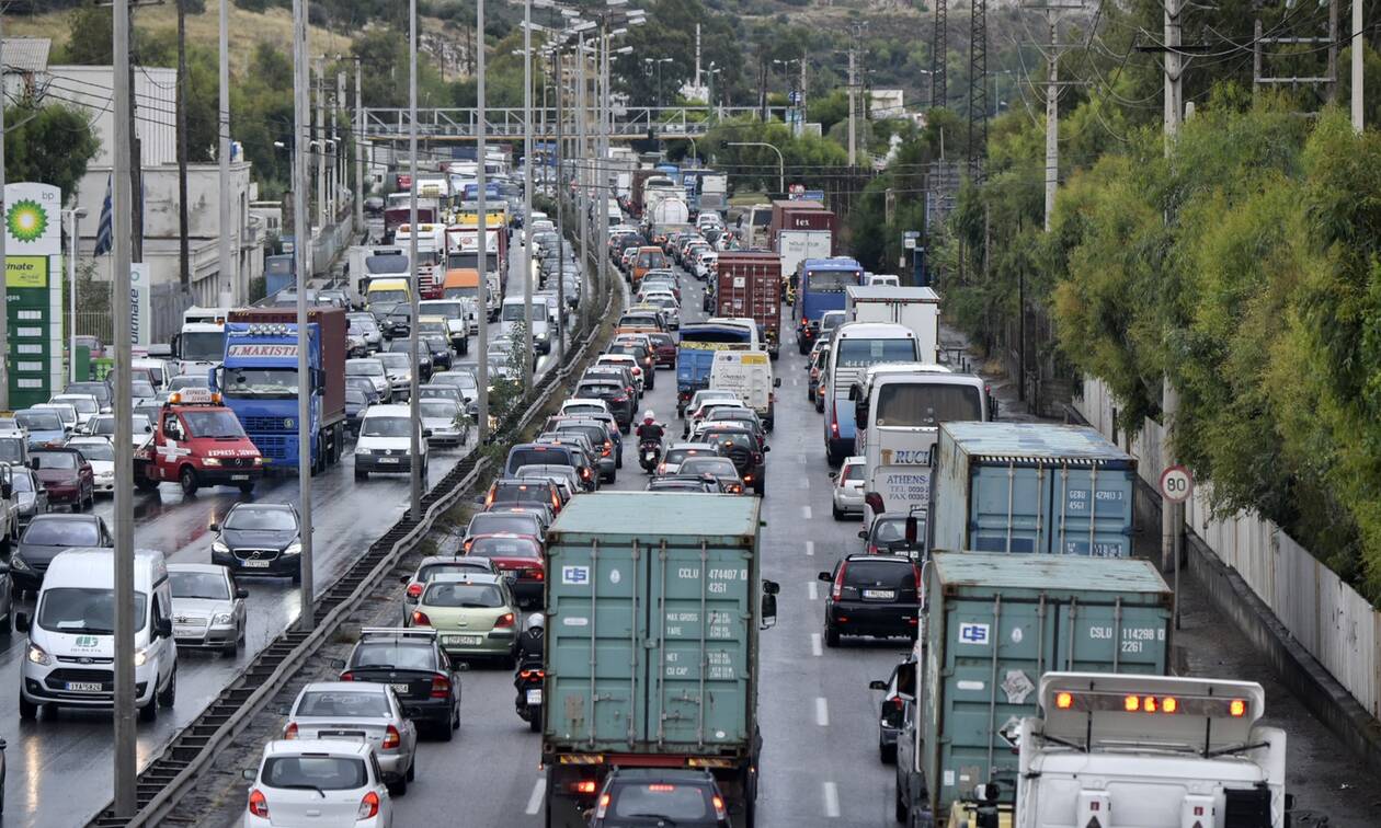 Κίνηση: Μποτιλιάρισμα στον Κηφισό και προβλήματα στην Αττική Οδό, λόγω ακινητοποιημένου φορτηγού