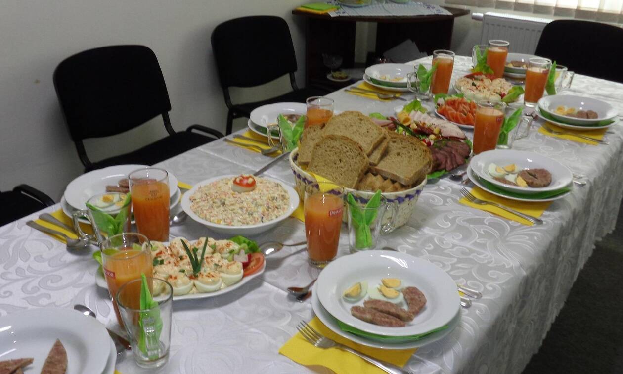 Πασχαλινό τραπέζι: Οι συμβουλές καθηγητή μαγειρικής που θα απογειώσουν τις γεύσεις