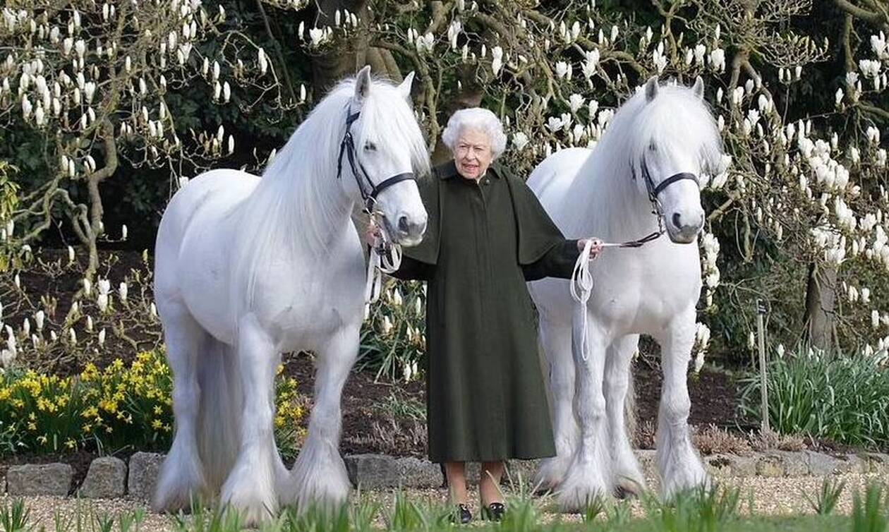 Bασίλισσα Ελισάβετ: Νέο πορτρέτο για τα γενέθλιά της προβάλλει την αγάπη της για τα άλογα