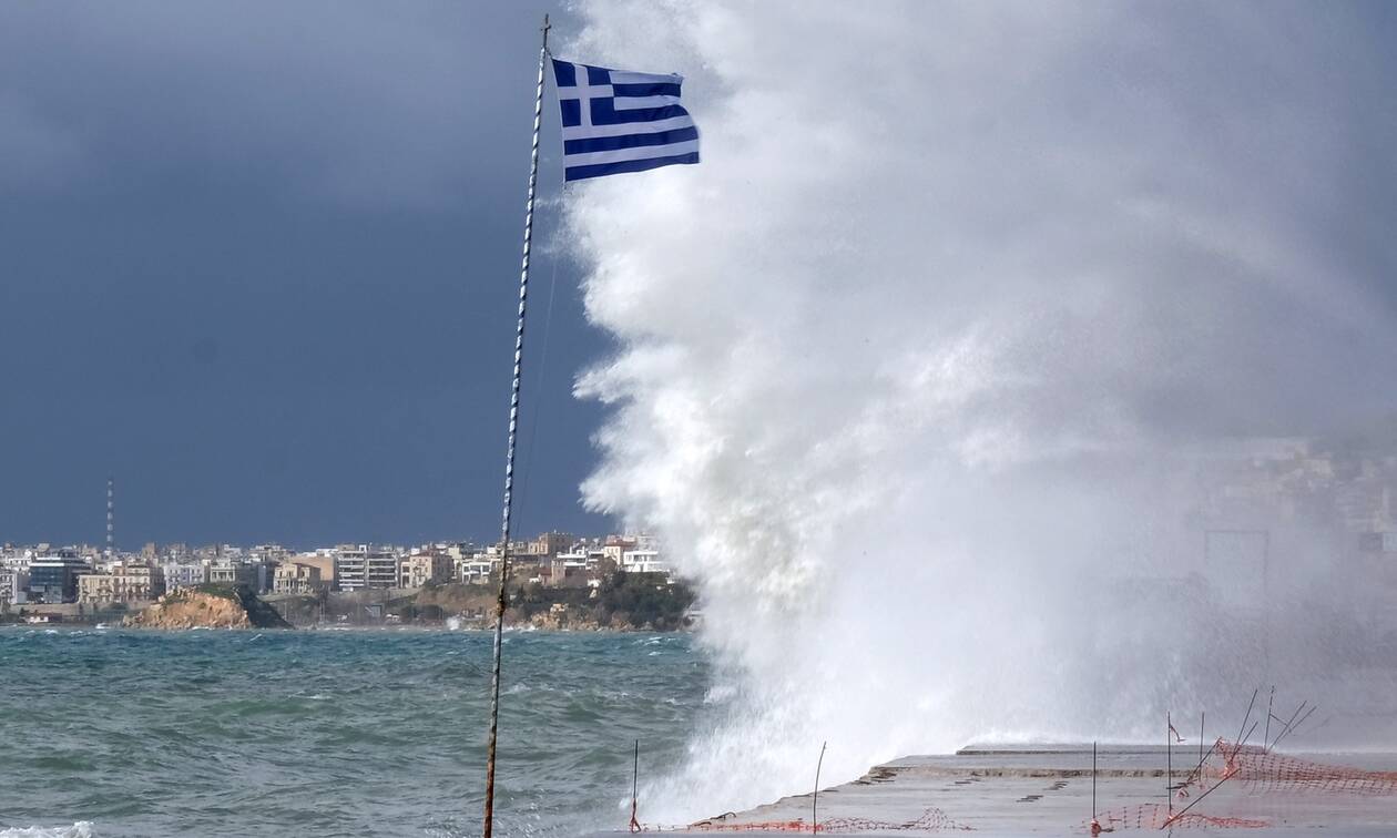 Καιρός - Μ. Παρασκευή: Σύννεφα στην Αττική, λασποβροχή στη Θεσσαλονίκη – Θυελλώδεις άνεμοι στο Ιόνιο