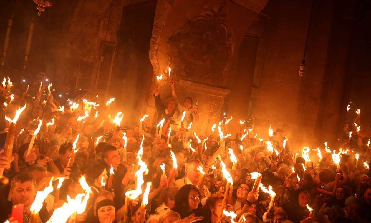 Άγιο Φως: Live η τελετή αφής στα Ιεροσόλυμα - Στις 18:00 φτάνει στο «Ελευθέριος Βενιζέλος»