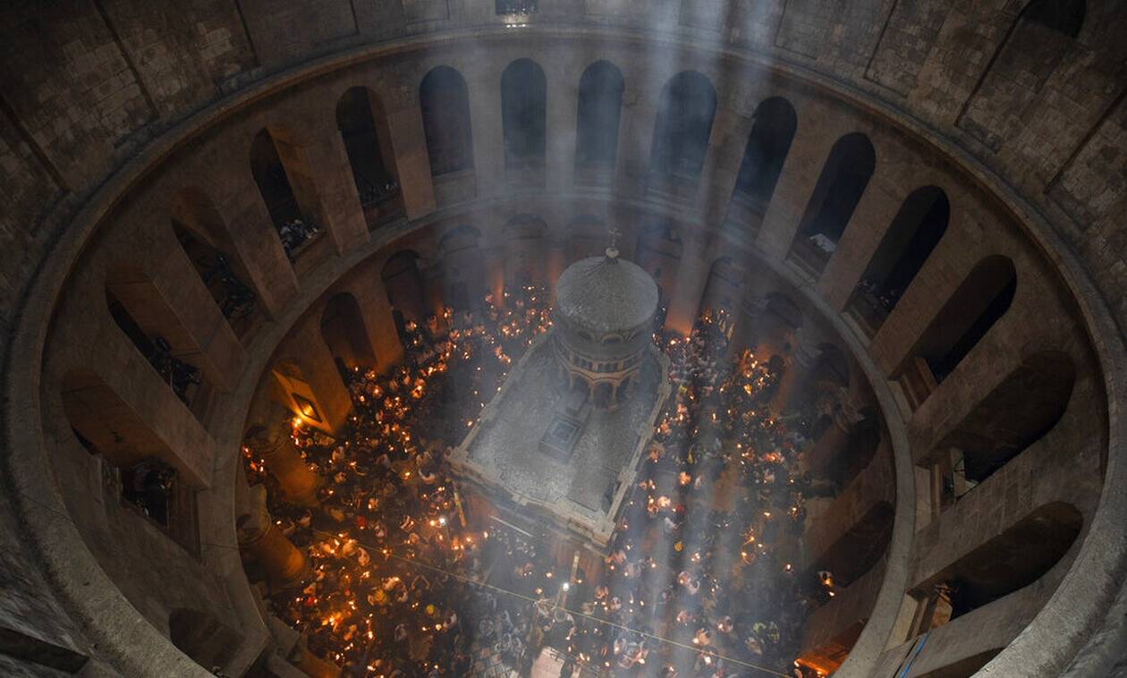 Δεύτε λάβετε φως: Με λαμπρότητα η τελετή αφής του Αγίου Φωτός στον ναό της Αναστάσεως στα Ιεροσόλυμα