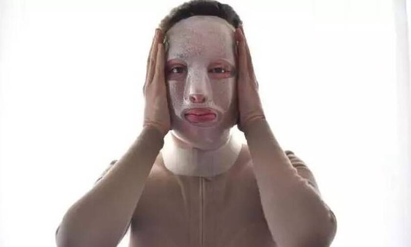 Ιωάννα Παλιοσπύρου: Βγάζει τη μάσκα και αποκαλύπτει το πρόσωπό της