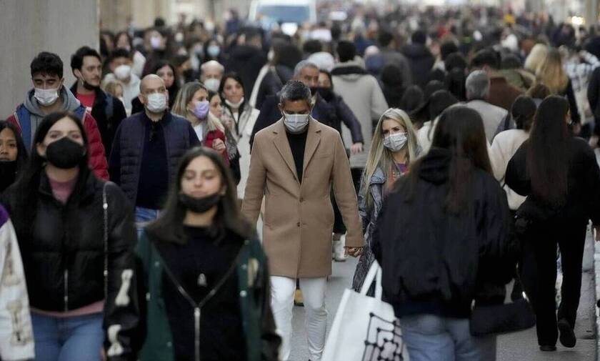 Ιταλία: Οι μάσκες θα παραμείνουν υποχρεωτικές στους κλειστούς χώρους έως τις 15 Ιουνίου