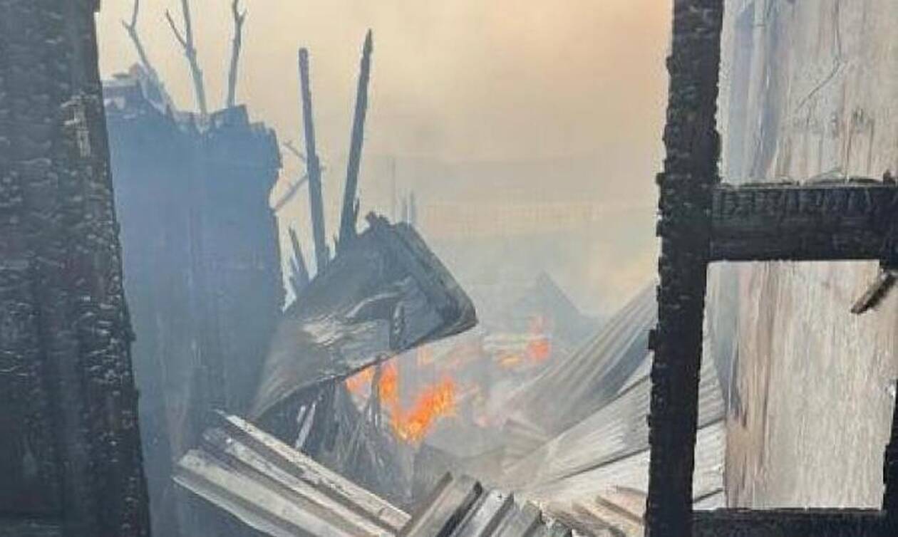Κρήτη: Σπίτι παραδόθηκε στις φλόγες - Η φωτιά ξεκίνησε από ένα καντήλι