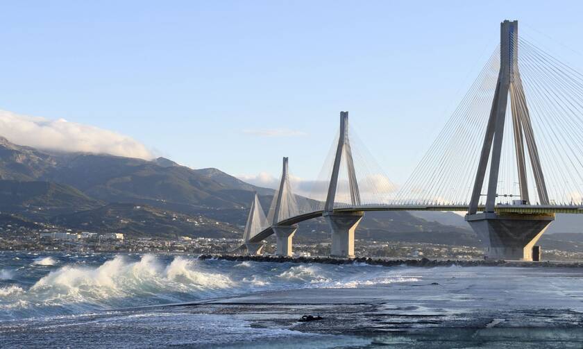 Γέφυρα Ρίου-Αντιρρίου: Για δεύτερη ημέρα αναζητούν τον άνδρα που φέρεται να πήδηξε στη θάλασσα