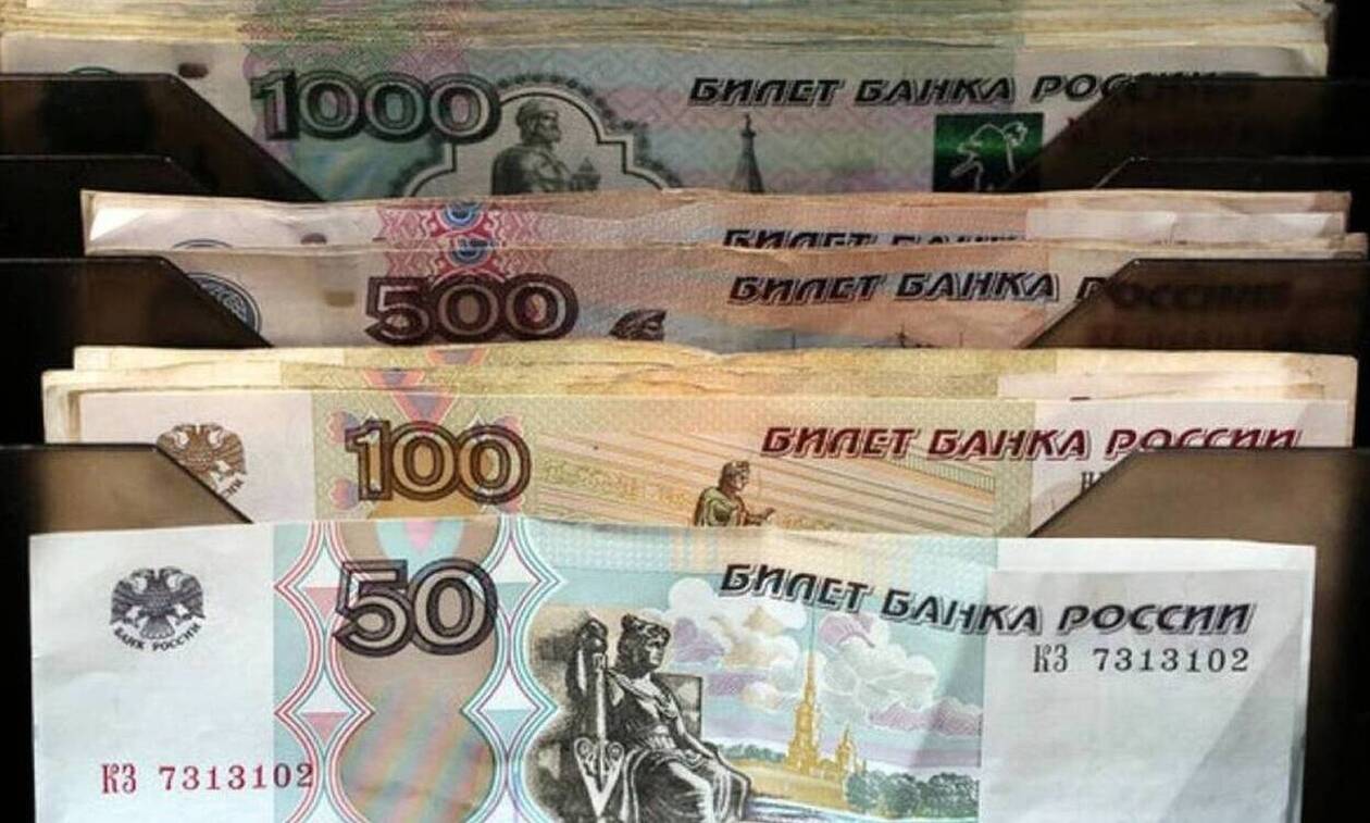 H Τράπεζα της Ρωσίας μείωσε στο 14% τα επιτόκια του ρουβλιού