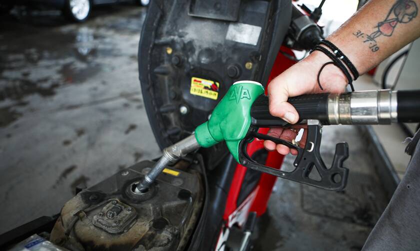 Επίδομα βενζίνης: Παραμένει ανοικτή η πλατφόρμα του Fuel Pass - Πώς θα πάρετε τα χρήματα