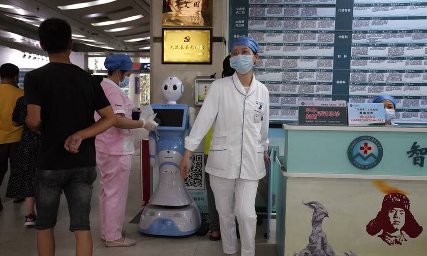 Νοσοκομεία εκστρατείας ετοιμάζει το Πεκίνο για να αναχαιτίσει την πανδημία
