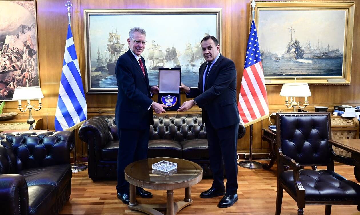 Νίκος Παναγιωτόπουλος: Συνάντηση του υπουργού Άμυνας με τον απερχόμενο πρέσβη των ΗΠΑ, Τζέφρι Πάιατ