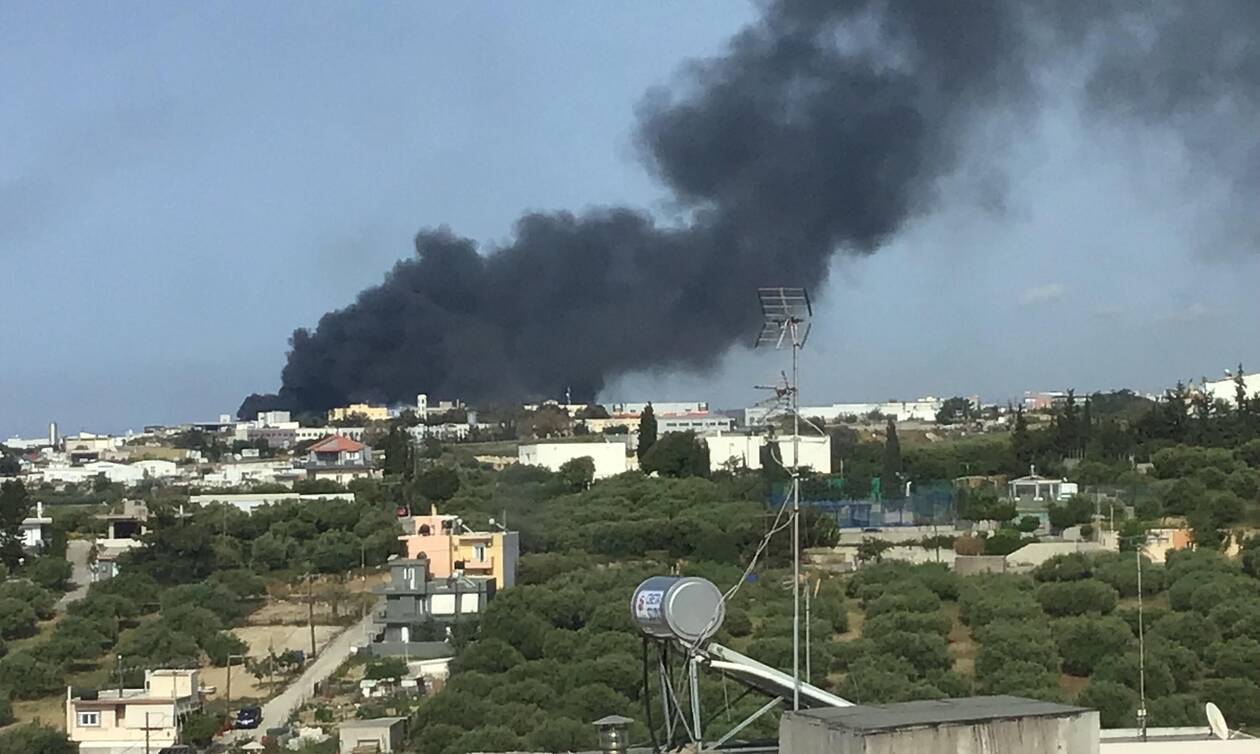 Φωτιά στην Βιομηχανική Περιοχή Ηρακλείου στην Κρήτη (vid)