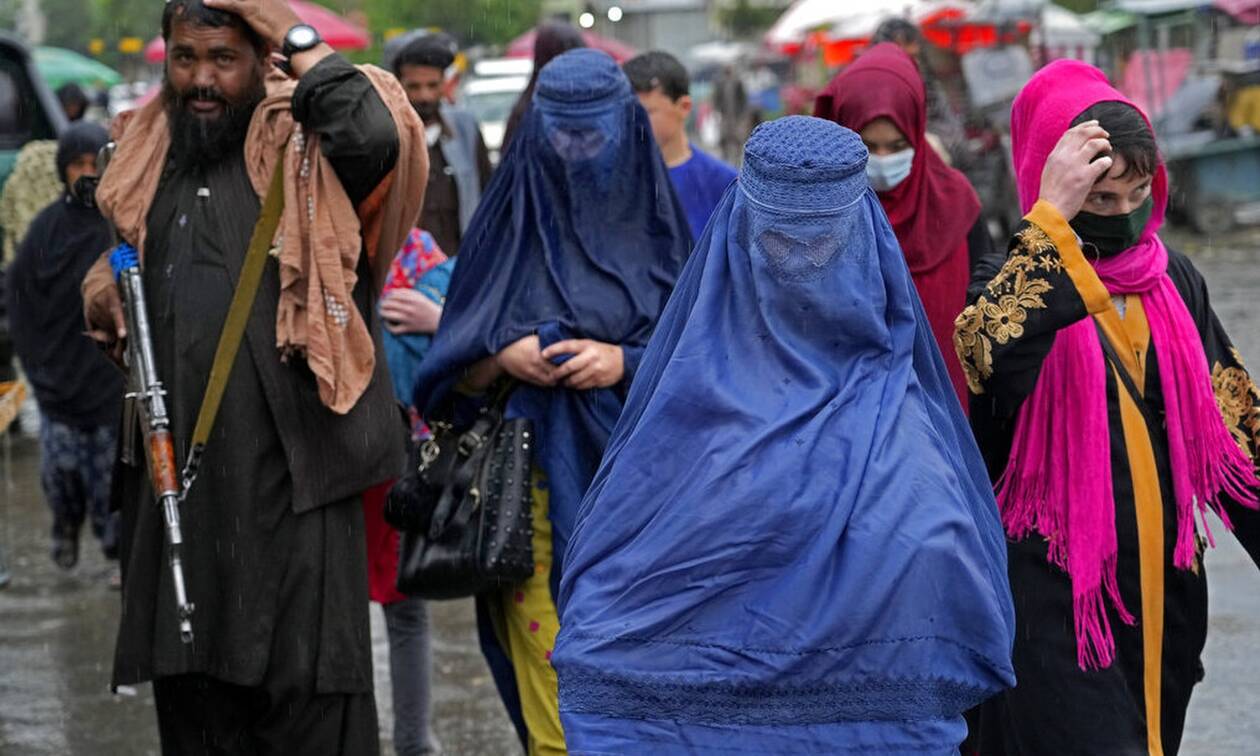Αφγανιστάν: Σπάνια πορεία διαμαρτυρίας γυναικών στην Καμπούλ - «Θέλουμε να ζήσουμε σαν άνθρωποι»