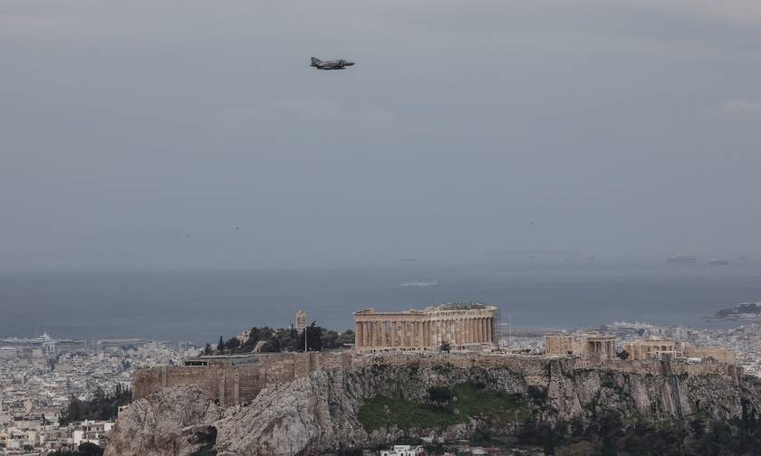 Νέα πτήση μαχητικών αεροσκαφών και ελικοπτέρων πάνω από την Ακρόπολη