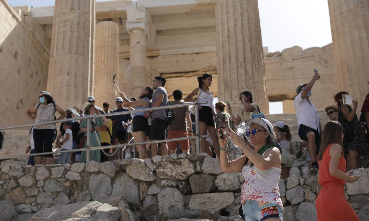 Forbes: Αθήνα, ο ιδανικός προορισμούς για τουρίστες, αλλά και… ταξιδιώτες