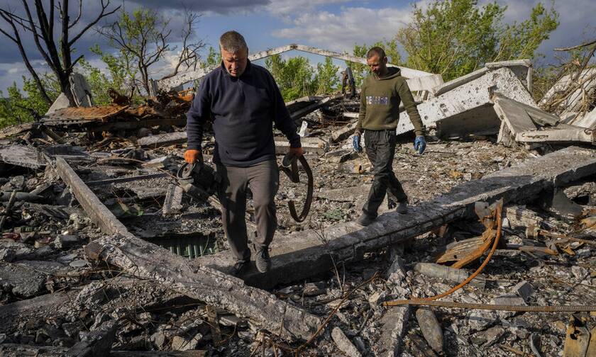 Βομβαρδισμό ενός χωριού απο τους Ουκρανούς καταγγέλλουν οι Ρώσοι
