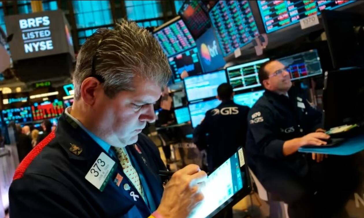 Σε κλοιό ρευστοποιήσεων ξανά η Wall Street - Αρνητικά σήματα από μεταποίηση και υπηρεσίες στις ΗΠΑ