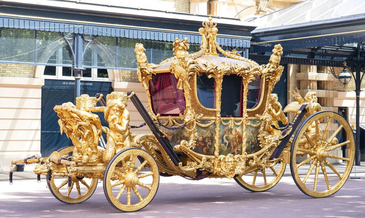 Πλατινένιο Ιωβηλαίο: Ξανά στους δρόμους μετά από 20 χρόνια η μυθική χρυσή άμαξα των Βρετανών Royals