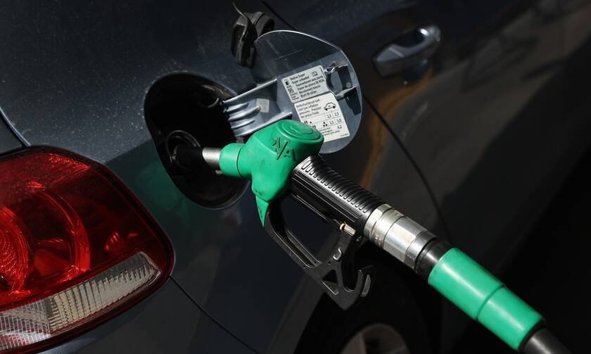 Καύσιμα: Στα 2,40 ευρώ/λίτρο η μέση τιμή πανελλαδικά της βενζίνης από την Παρασκευή
