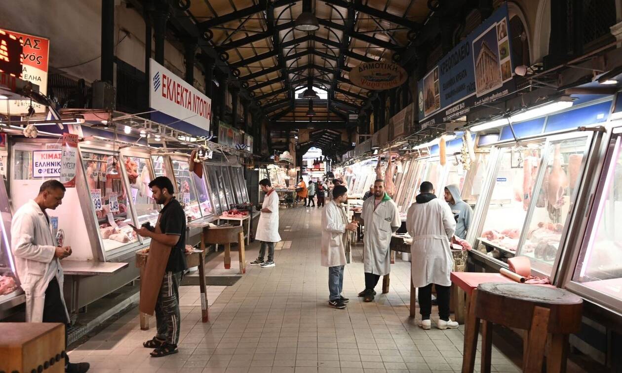 Μια βόλτα στη Βαρβάκειο αγορά και μια συζήτηση με τον πιο «παλιό» κρεοπώλη