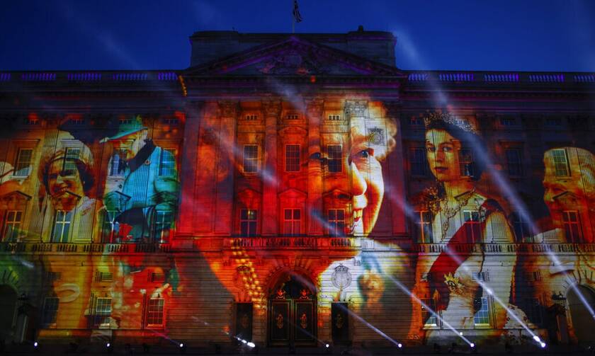 Πλατινένιο Ιωβηλαίο: Το Ηνωμένο Βασίλειο «φωτίστηκε» προς τιμήν της βασίλισσας Ελισάβετ