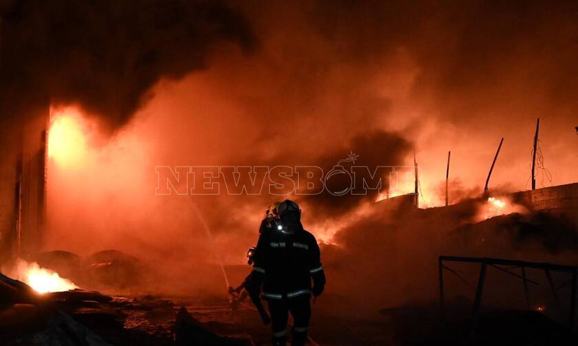 Φωτιά στον Ασπρόπυργο: Τιτάνια μάχη με τις φλόγες - Ενισχύθηκαν οι πυροσβεστικές δυνάμεις (video)