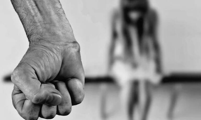 Πάτρα: Ξυλοκόπησε την 8χρονη κόρη του και της έσπασε το χέρι 