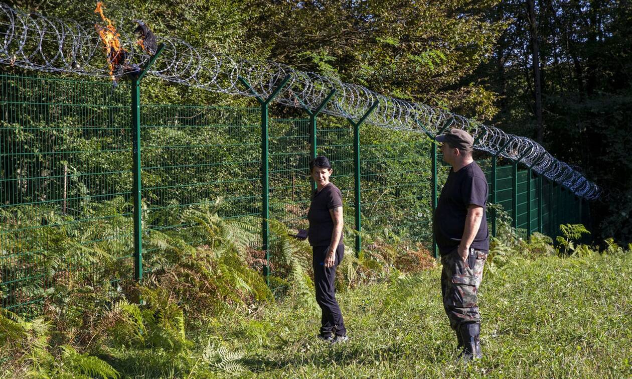 Η Σλοβενία δεσμεύεται να γκρεμίσει το φράχτη στα σύνορα με την Κροατία