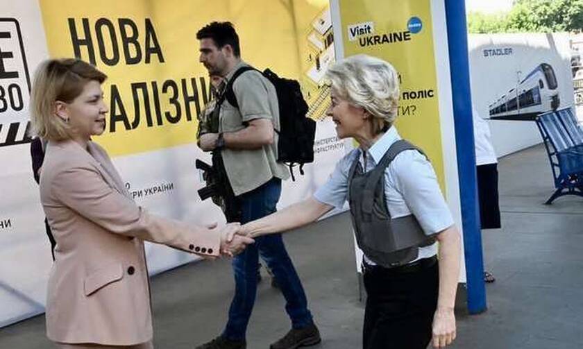 Στο Κίεβο για δεύτερη φορά η Ούρσουλα φον ντερ Λάιεν - Συζητήσεις για ένταξη της Ουκρανίας στην ΕΕ